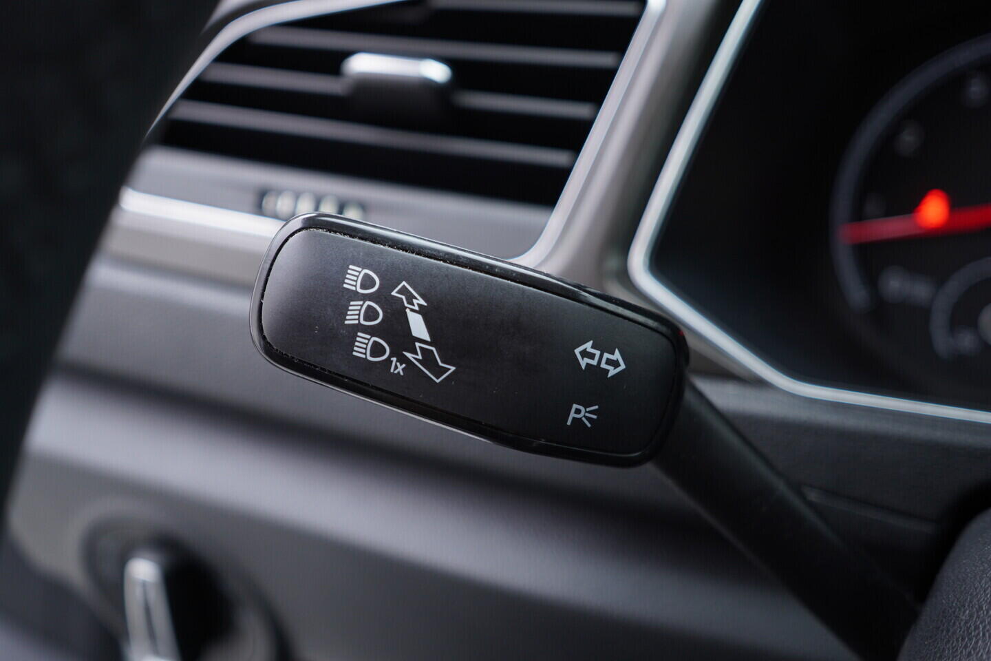 O119V07019_23.webp_T-ROC STYLE 1.5 TSI 110 kW manuál