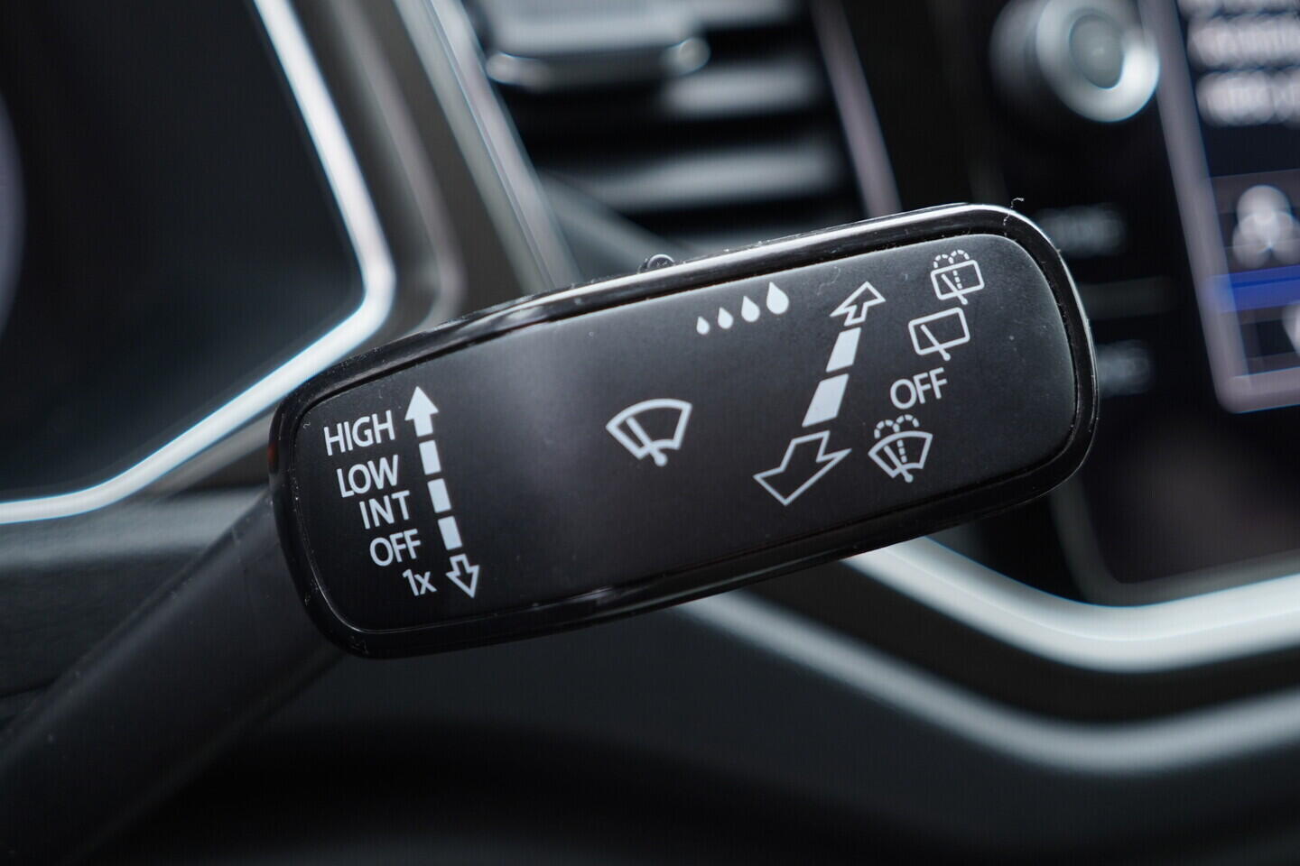 O119V07019_24.webp_T-ROC STYLE 1.5 TSI 110 kW manuál