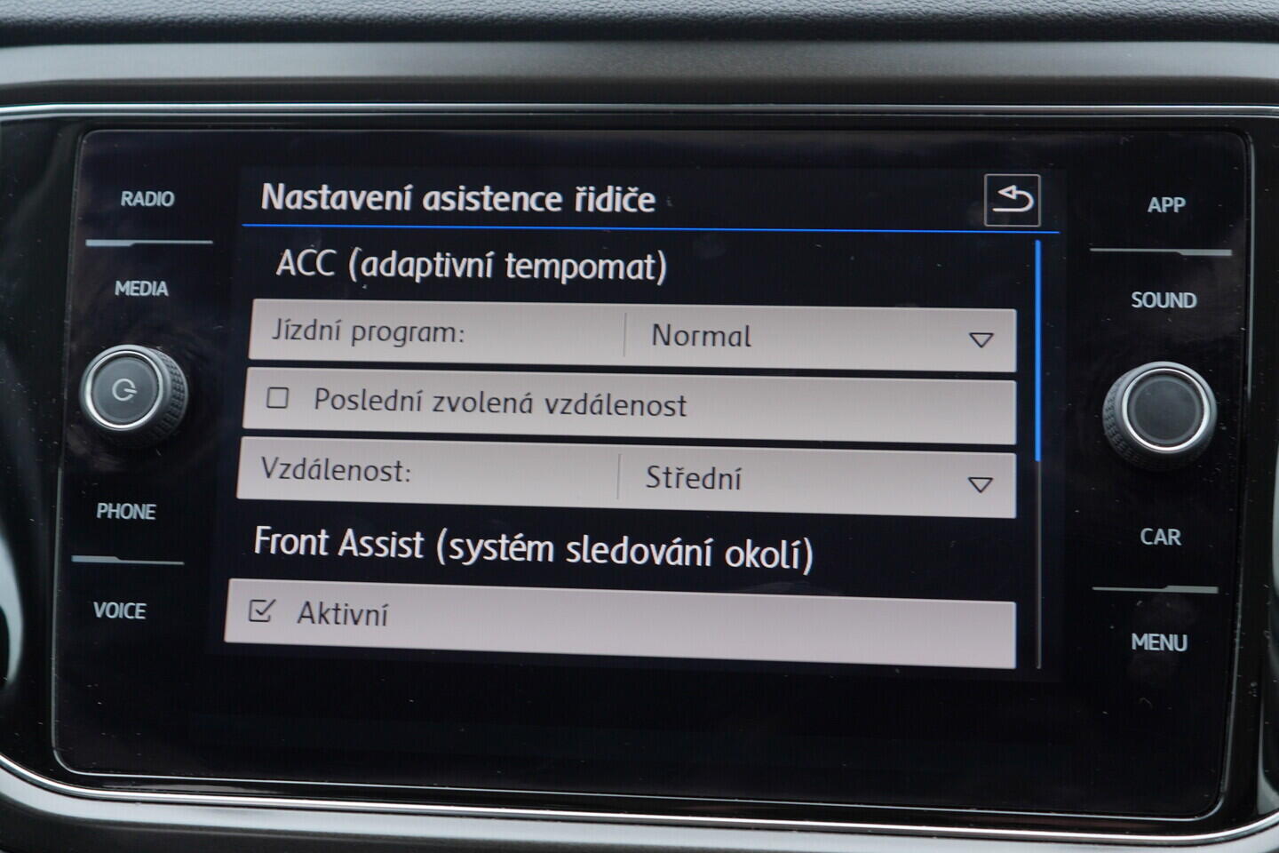 O119V07019_28.webp_T-ROC STYLE 1.5 TSI 110 kW manuál