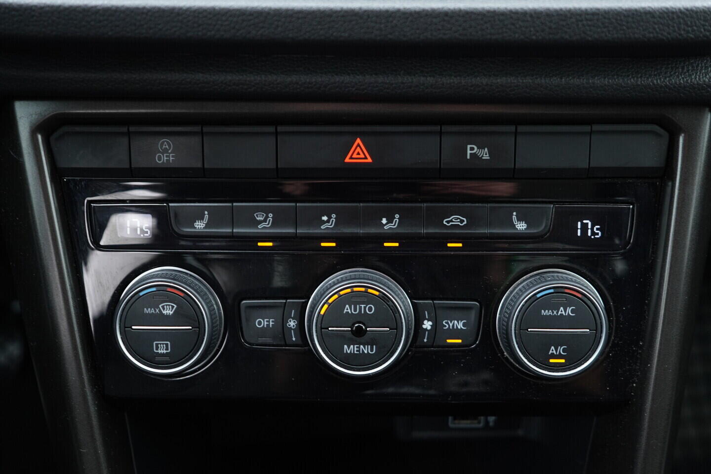 O119V07019_31.webp_T-ROC STYLE 1.5 TSI 110 kW manuál