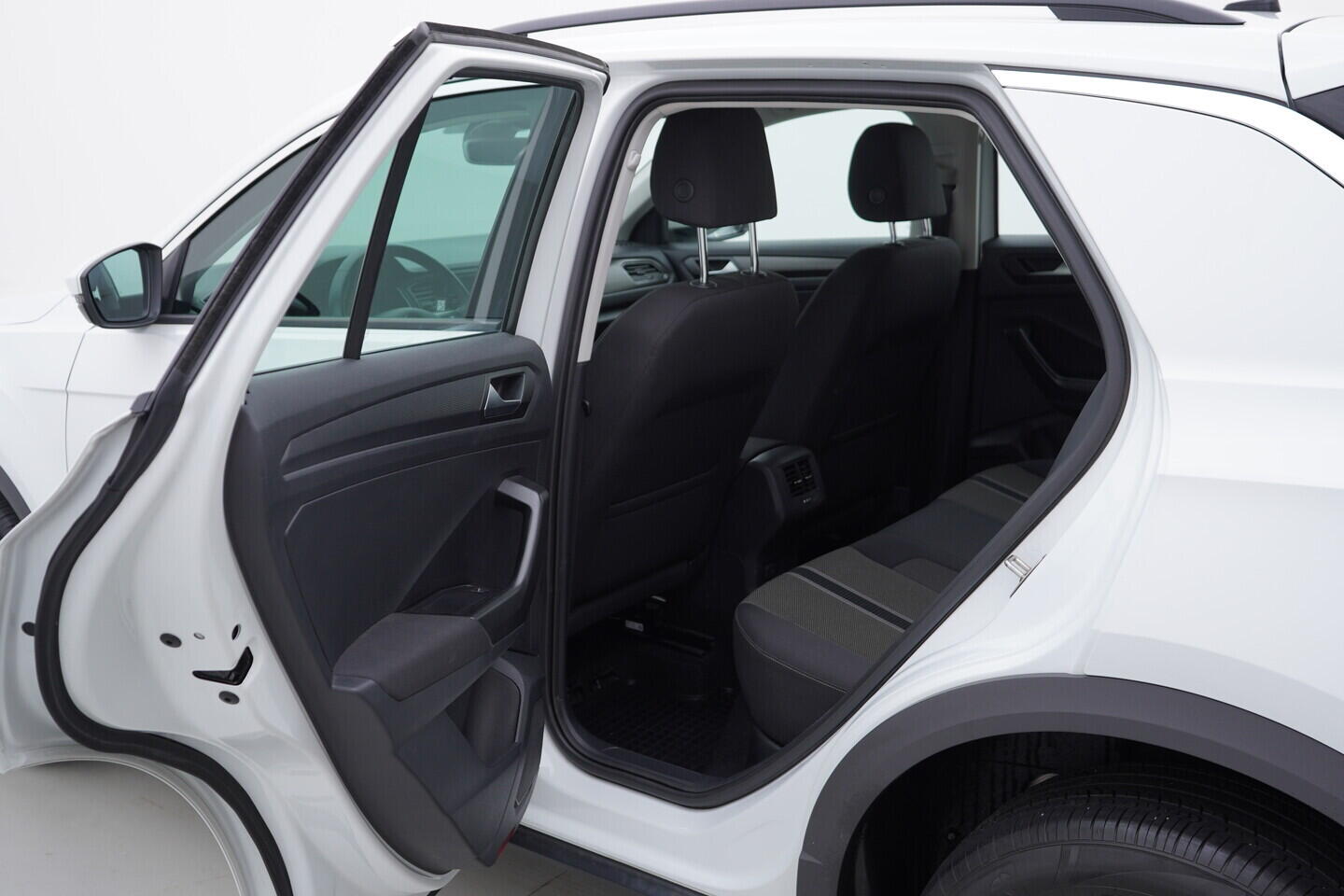 O119V07019_34.webp_T-ROC STYLE 1.5 TSI 110 kW manuál