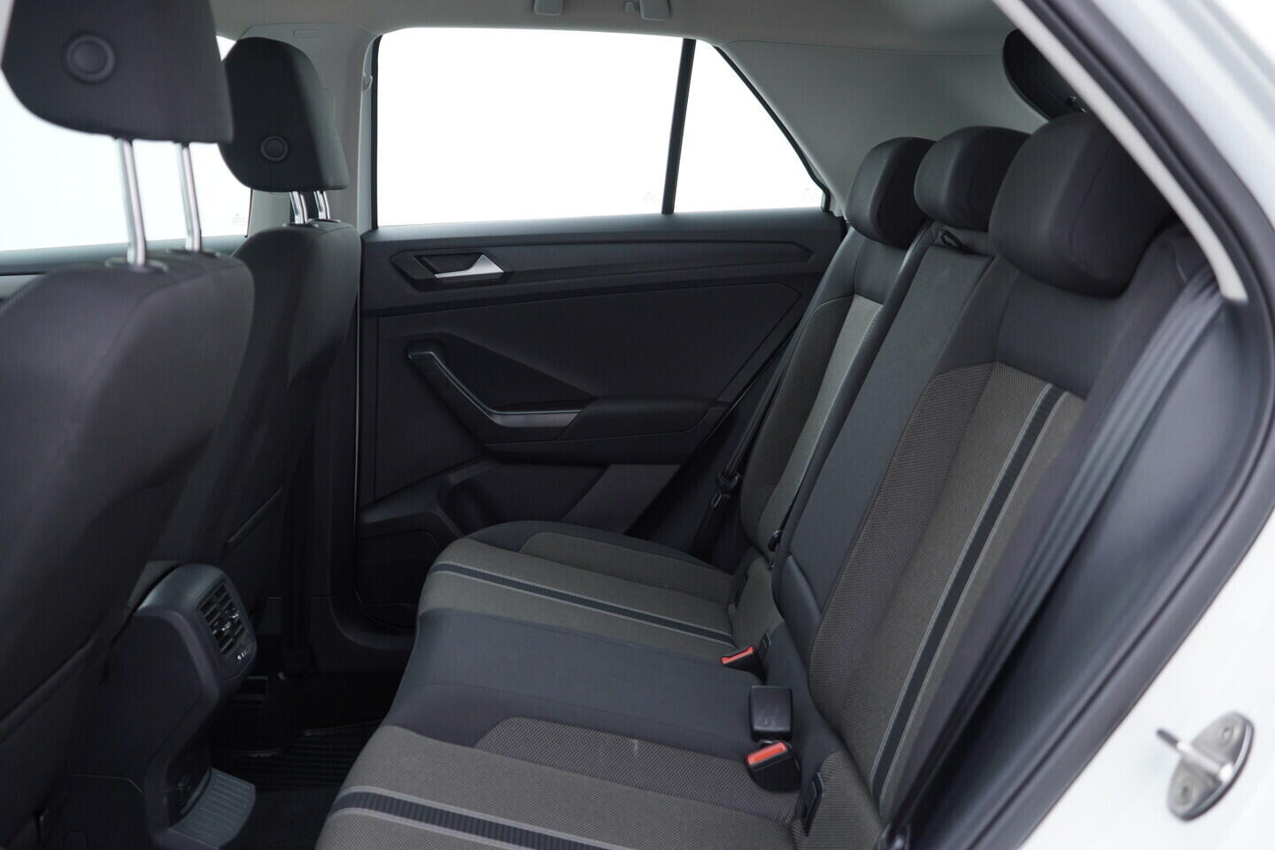 O119V07019_36.webp_T-ROC STYLE 1.5 TSI 110 kW manuál