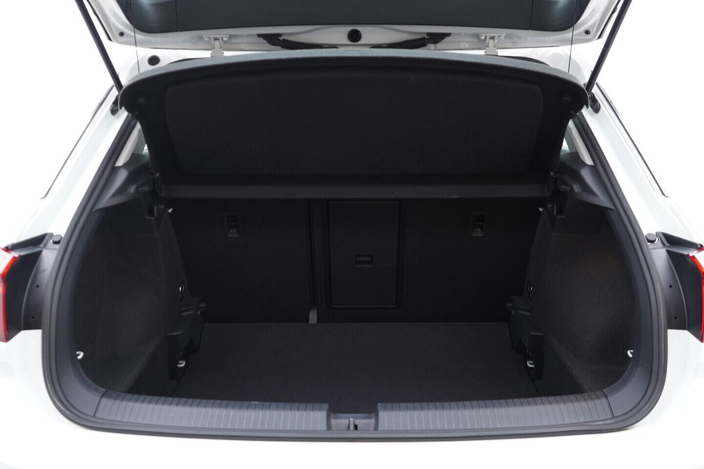 O119V07019_37.webp_T-ROC STYLE 1.5 TSI 110 kW manuál