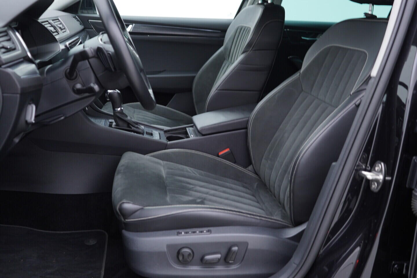 O119V07020_23.webp_SUPERB Style 1.5 TSI 110 kW automat