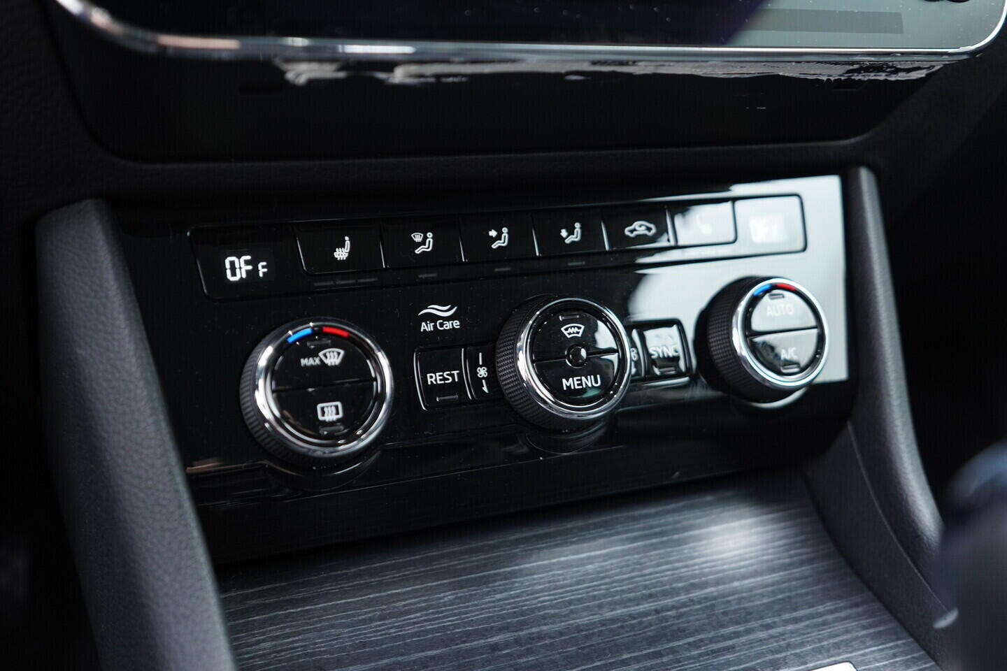 O119V07020_34.webp_SUPERB Style 1.5 TSI 110 kW automat