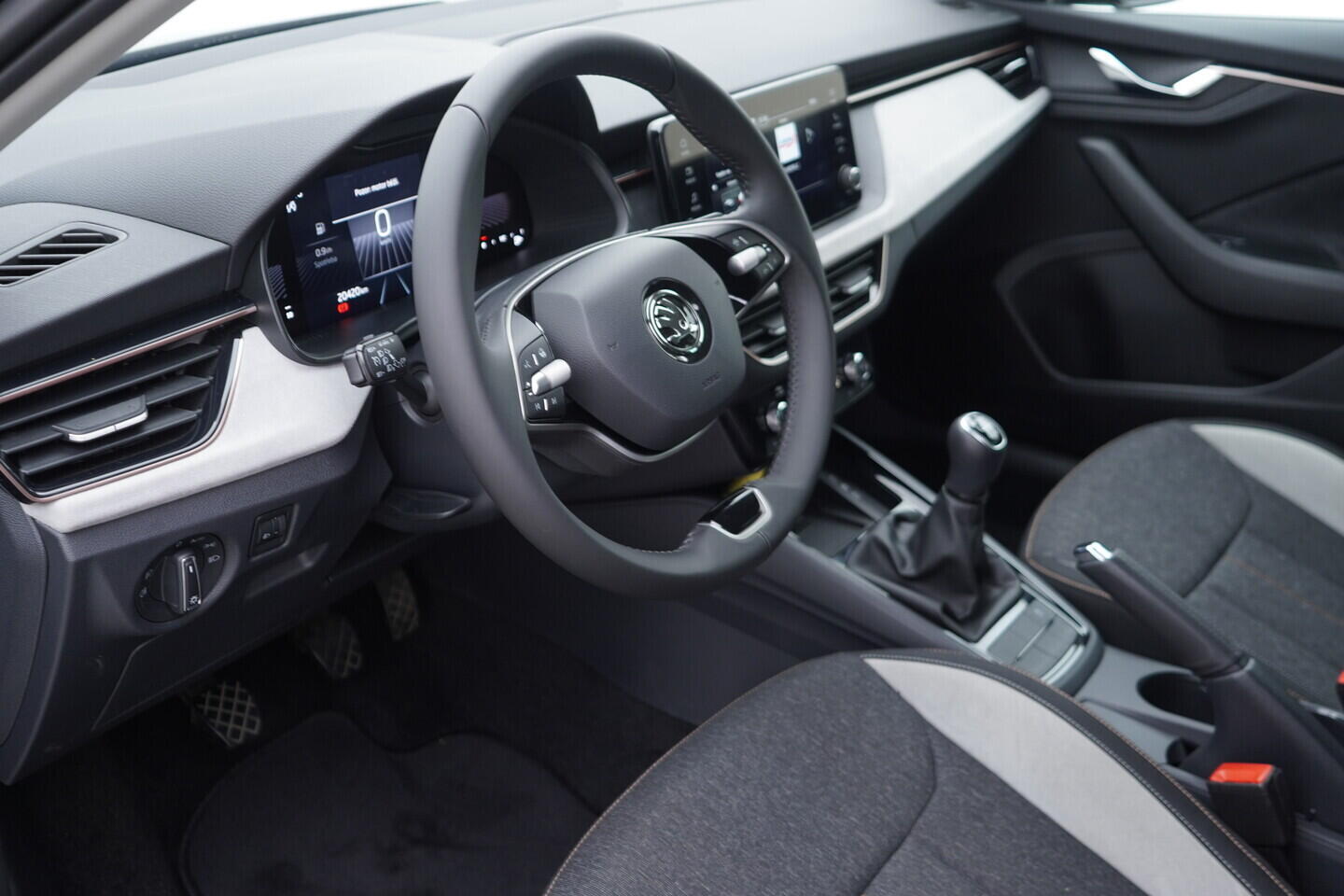 O119V07021_21.webp_SCALA Top Selection 1.0 TSI 85 kW manuál, DPH