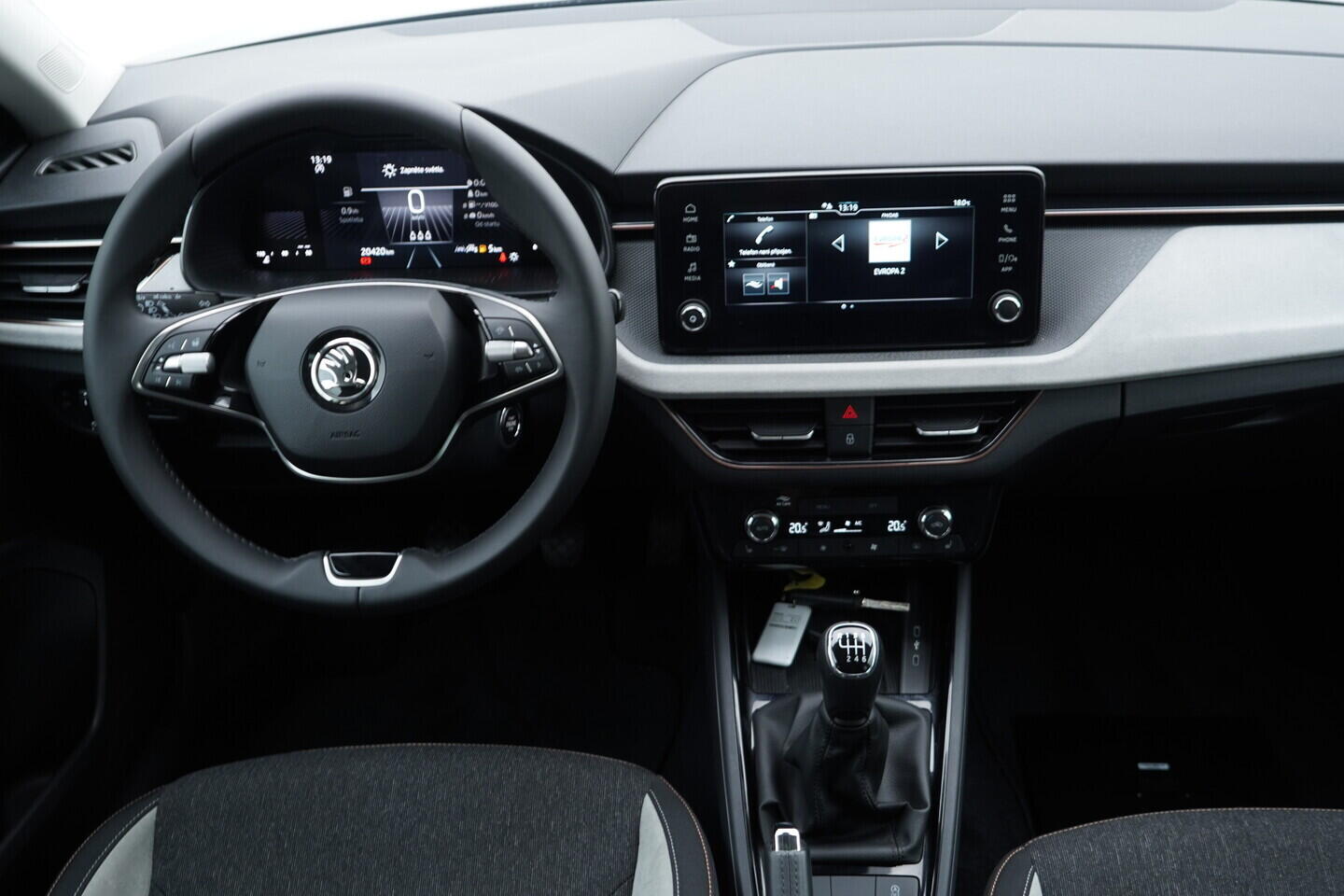 O119V07021_27.webp_SCALA Top Selection 1.0 TSI 85 kW manuál, DPH