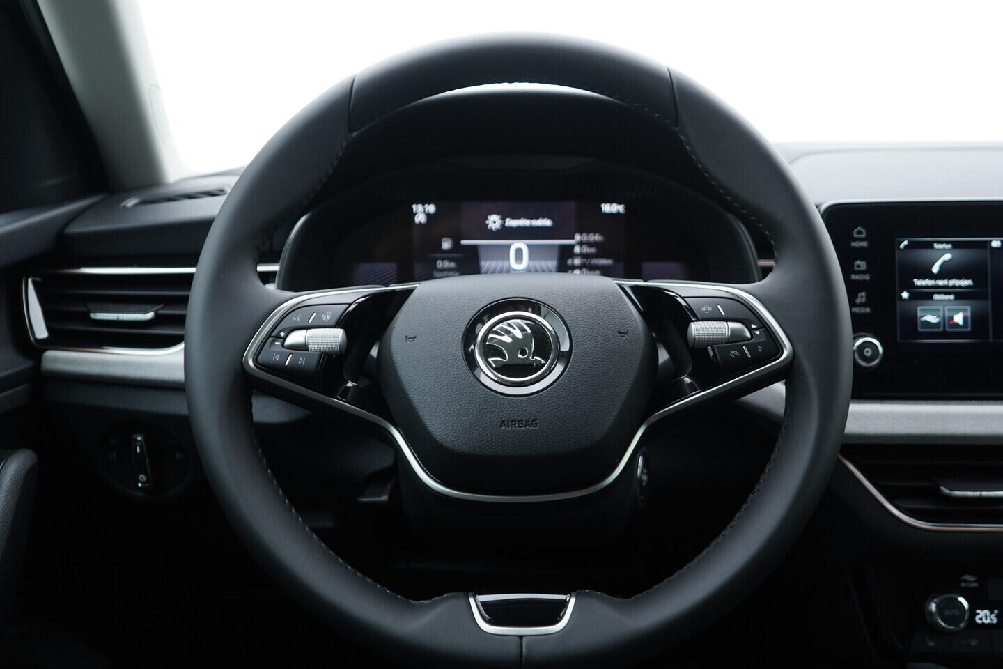 O119V07021_28.webp_SCALA Top Selection 1.0 TSI 85 kW manuál, DPH