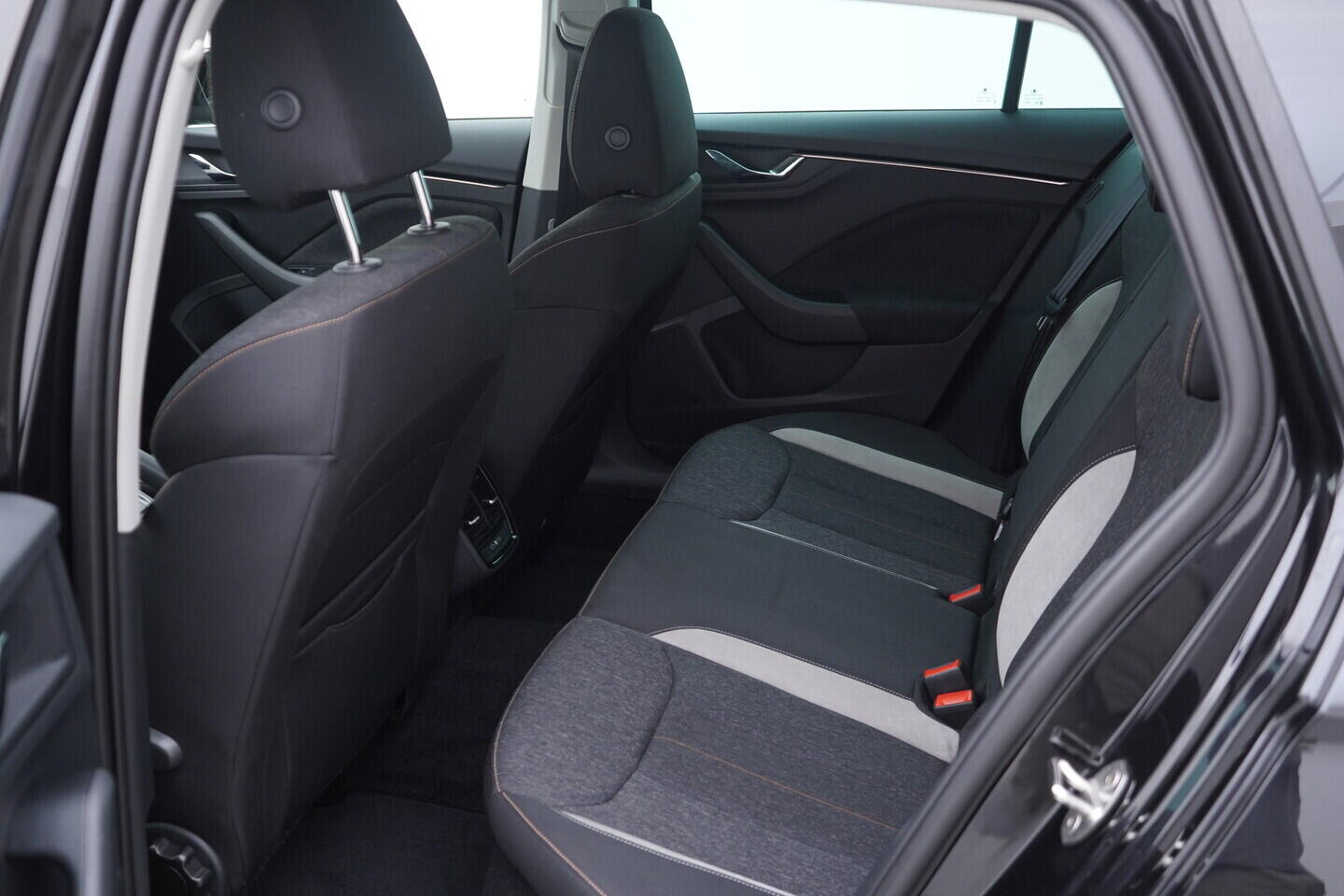 O119V07021_37.webp_SCALA Top Selection 1.0 TSI 85 kW manuál, DPH