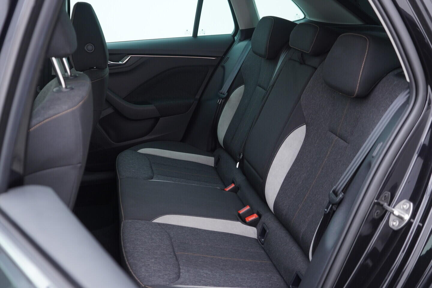 O119V07021_39.webp_SCALA Top Selection 1.0 TSI 85 kW manuál, DPH