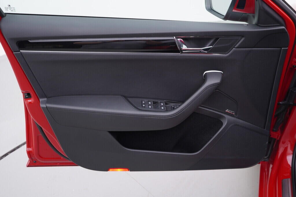 O119V07023_19.webp_SUPERB L&K 2.0 TDI 147 kW automat, DPH