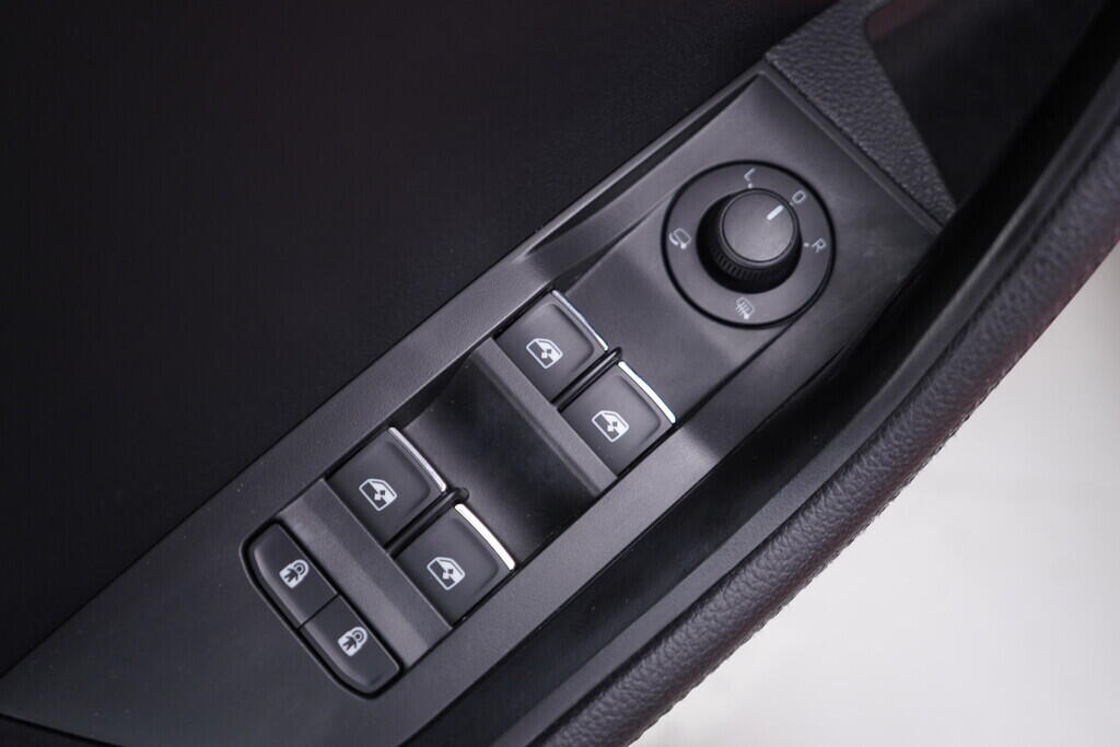 O119V07023_20.webp_SUPERB L&K 2.0 TDI 147 kW automat, DPH