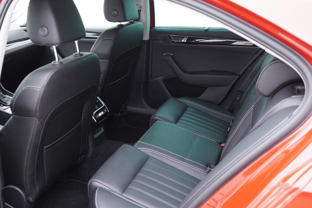 O119V07023_42.webp_SUPERB L&K 2.0 TDI 147 kW automat, DPH