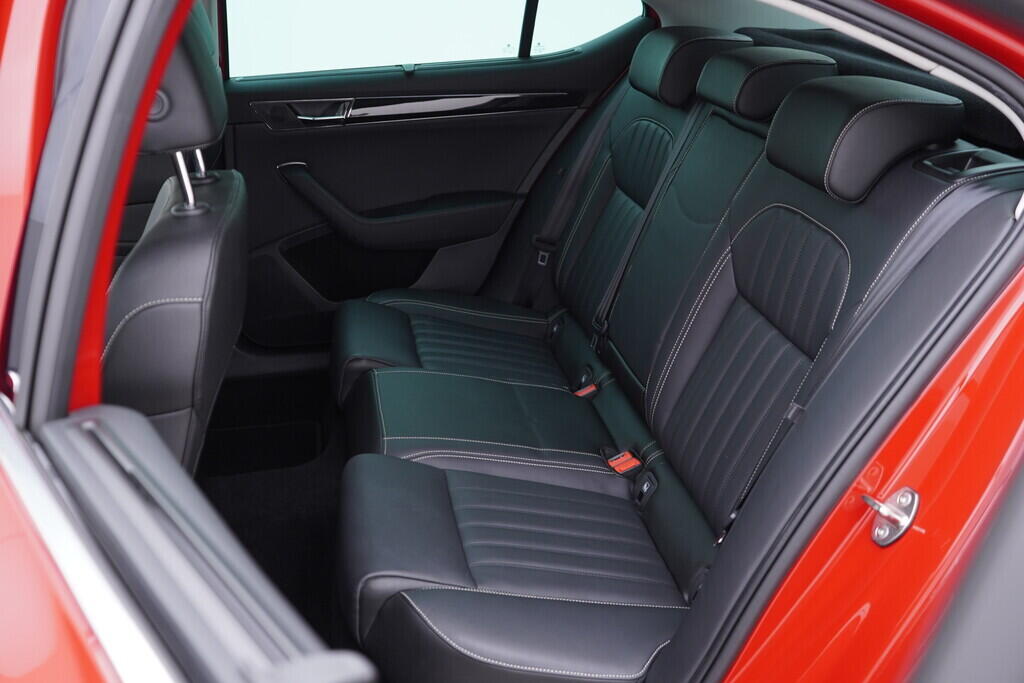 O119V07023_44.webp_SUPERB L&K 2.0 TDI 147 kW automat, DPH