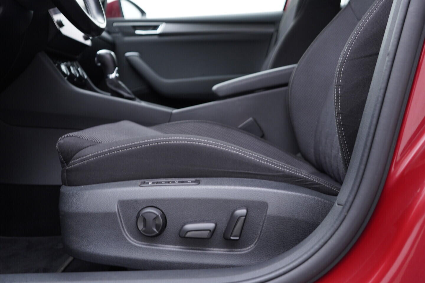 O119V07025_22.webp_SUPERB Style 2.0 TDI 147 kW automat, DPH