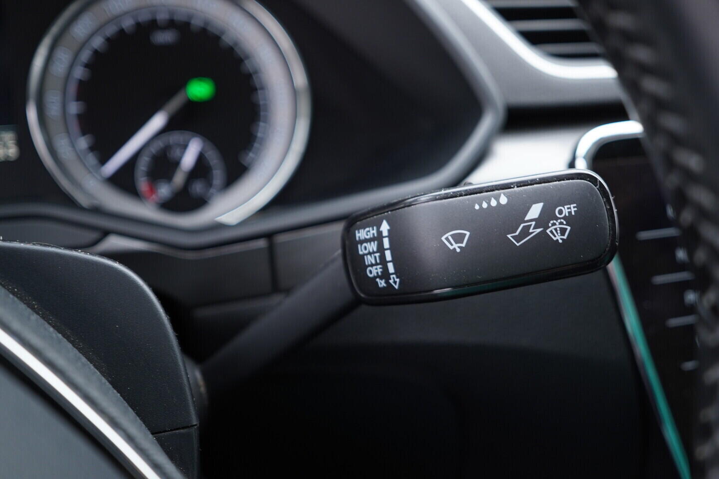 O119V07025_25.webp_SUPERB Style 2.0 TDI 147 kW automat, DPH