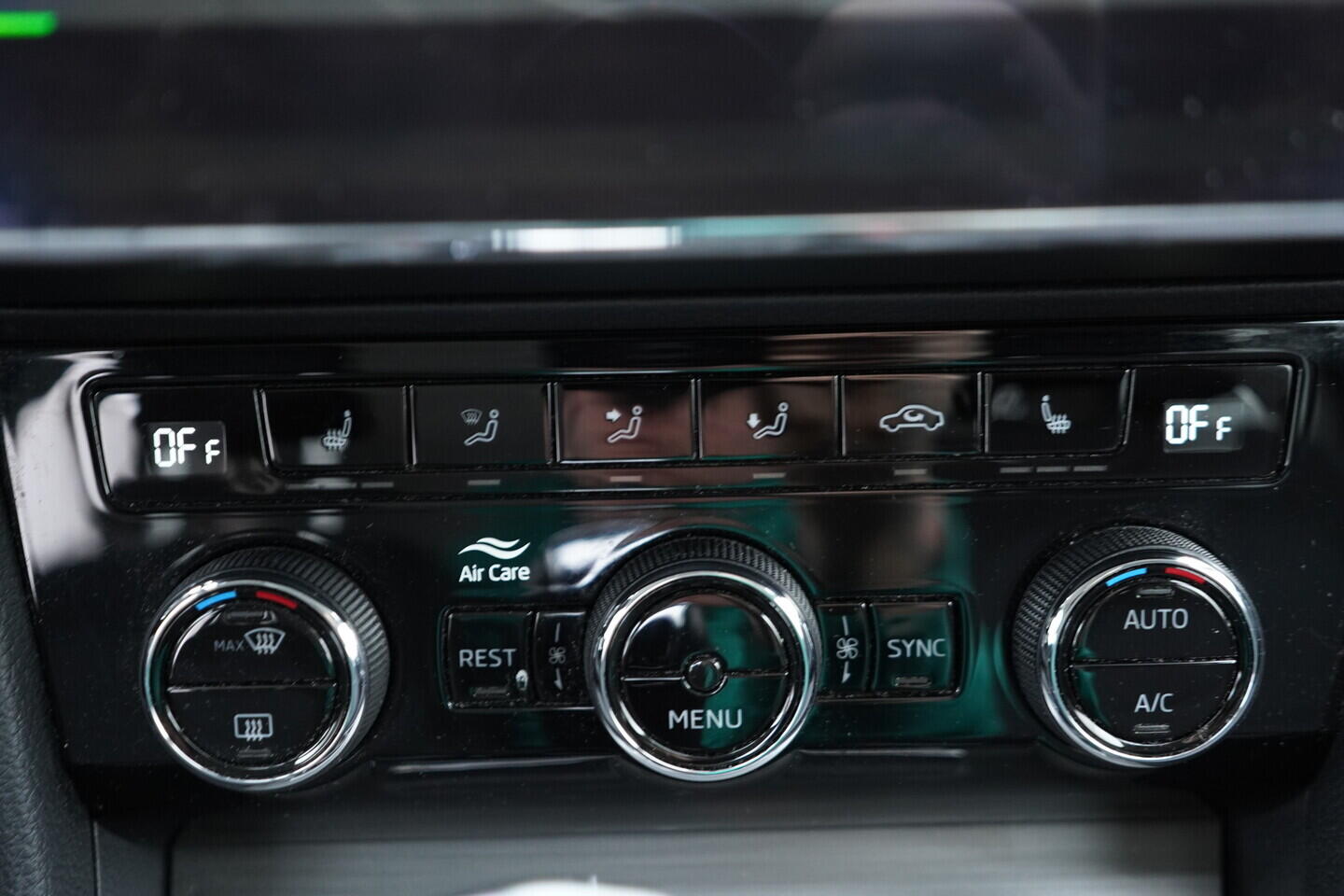 O119V07025_34.webp_SUPERB Style 2.0 TDI 147 kW automat, DPH