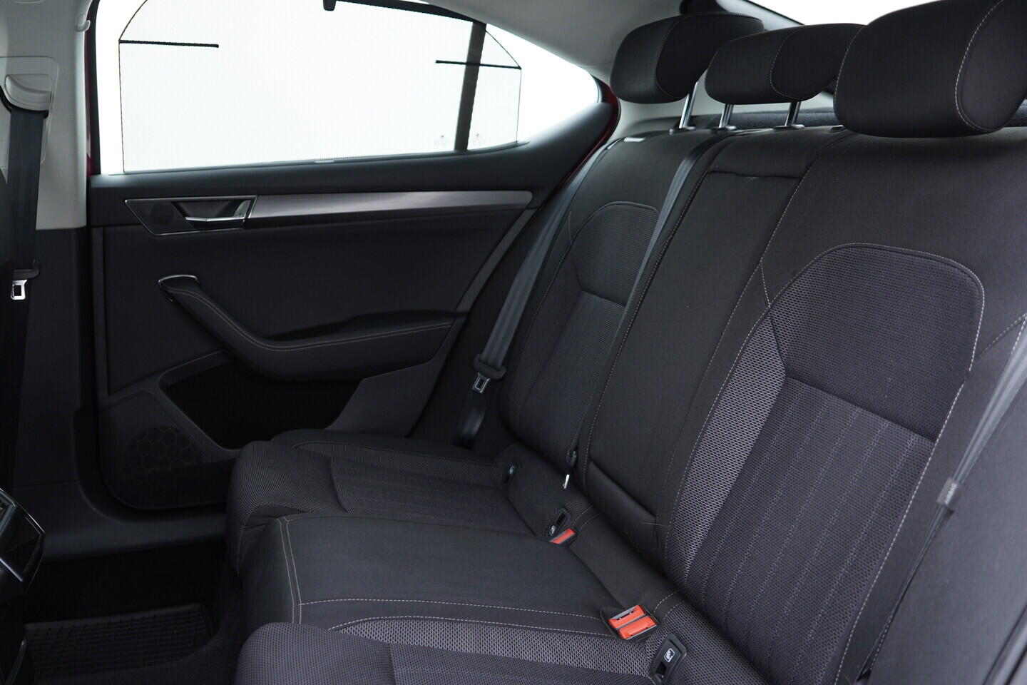 O119V07025_37.webp_SUPERB Style 2.0 TDI 147 kW automat, DPH