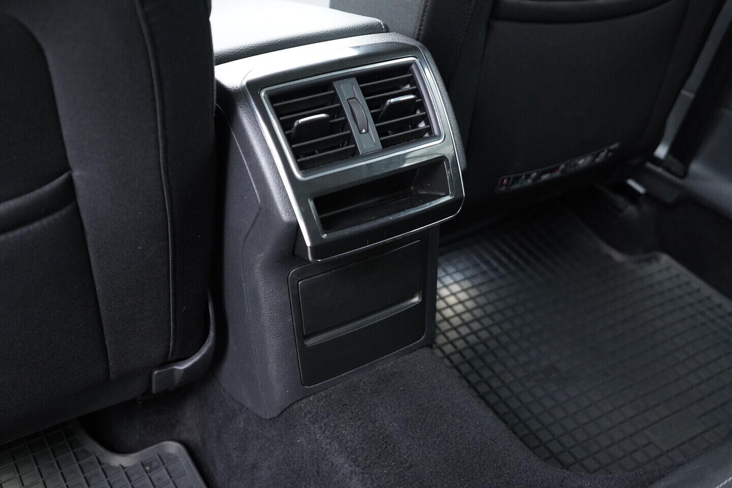 O119V07025_38.webp_SUPERB Style 2.0 TDI 147 kW automat, DPH