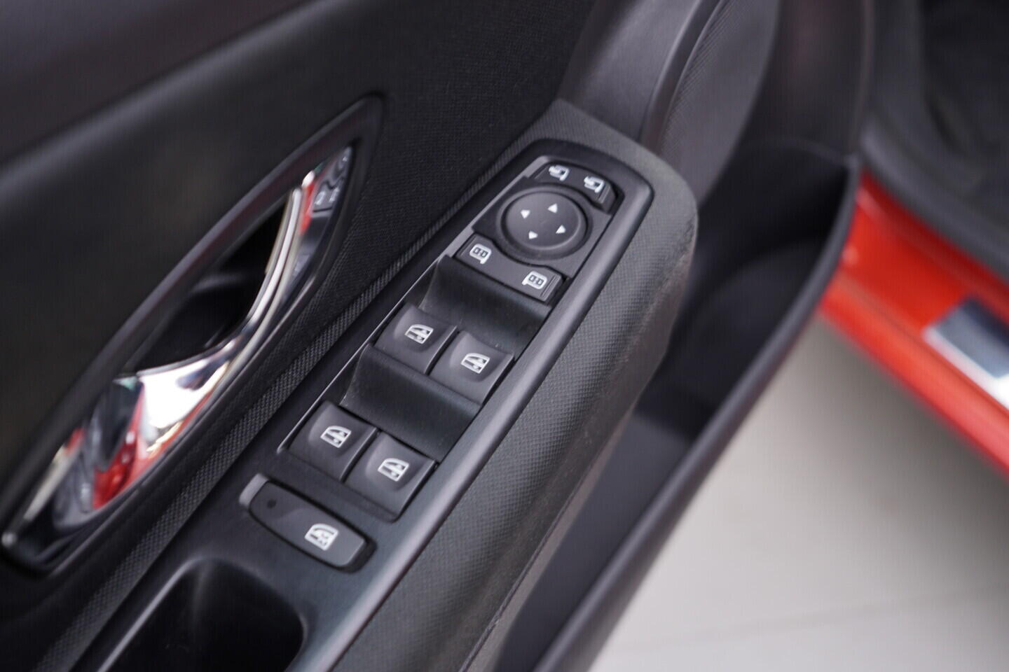 O119V07031_20.webp_MÉGANE Limited 1.5 DCI 81 kW manuál