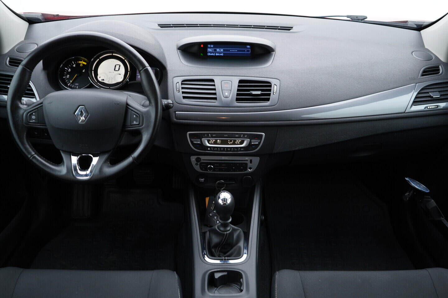 O119V07031_26.webp_MÉGANE Limited 1.5 DCI 81 kW manuál