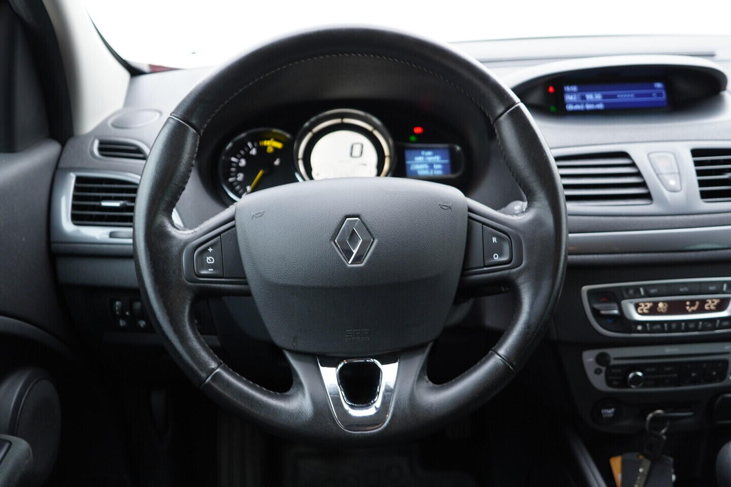 O119V07031_27.webp_MÉGANE Limited 1.5 DCI 81 kW manuál