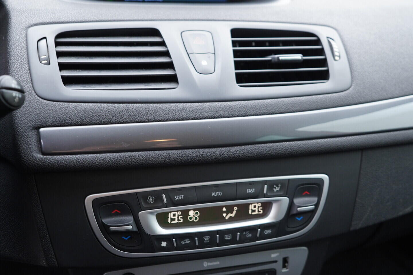 O119V07031_29.webp_MÉGANE Limited 1.5 DCI 81 kW manuál