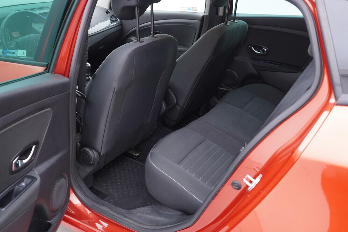 O119V07031_32.webp_MÉGANE Limited 1.5 DCI 81 kW manuál