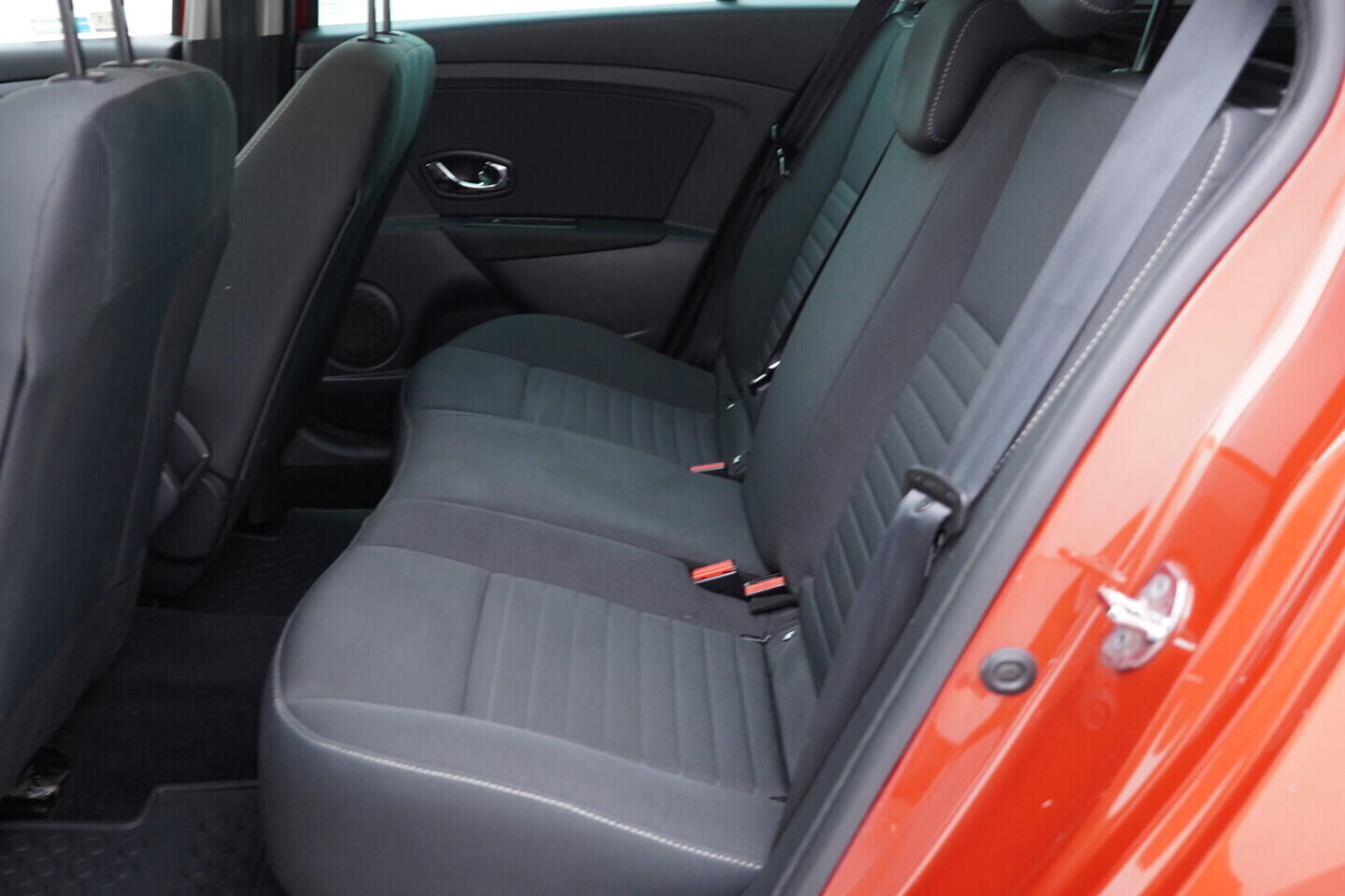 O119V07031_33.webp_MÉGANE Limited 1.5 DCI 81 kW manuál