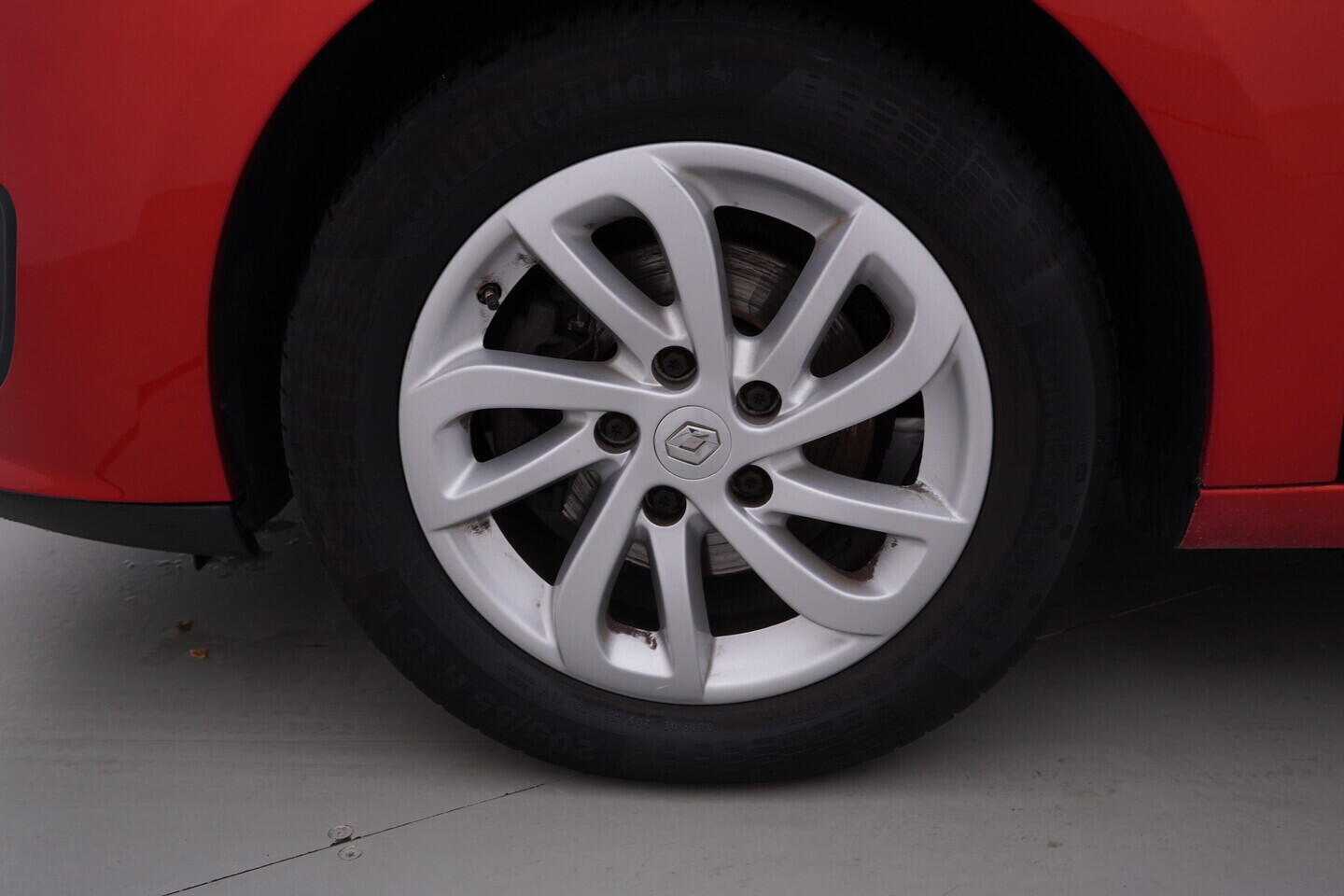 O119V07031_36.webp_MÉGANE Limited 1.5 DCI 81 kW manuál