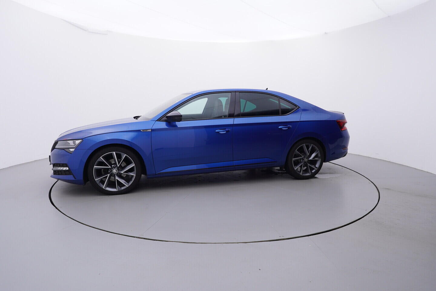 O119V07032_11.webp_SUPERB SportLine 2.0 TSI 140 kW automat, DPH