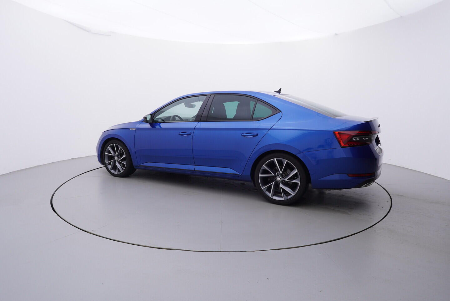 O119V07032_12.webp_SUPERB SportLine 2.0 TSI 140 kW automat, DPH