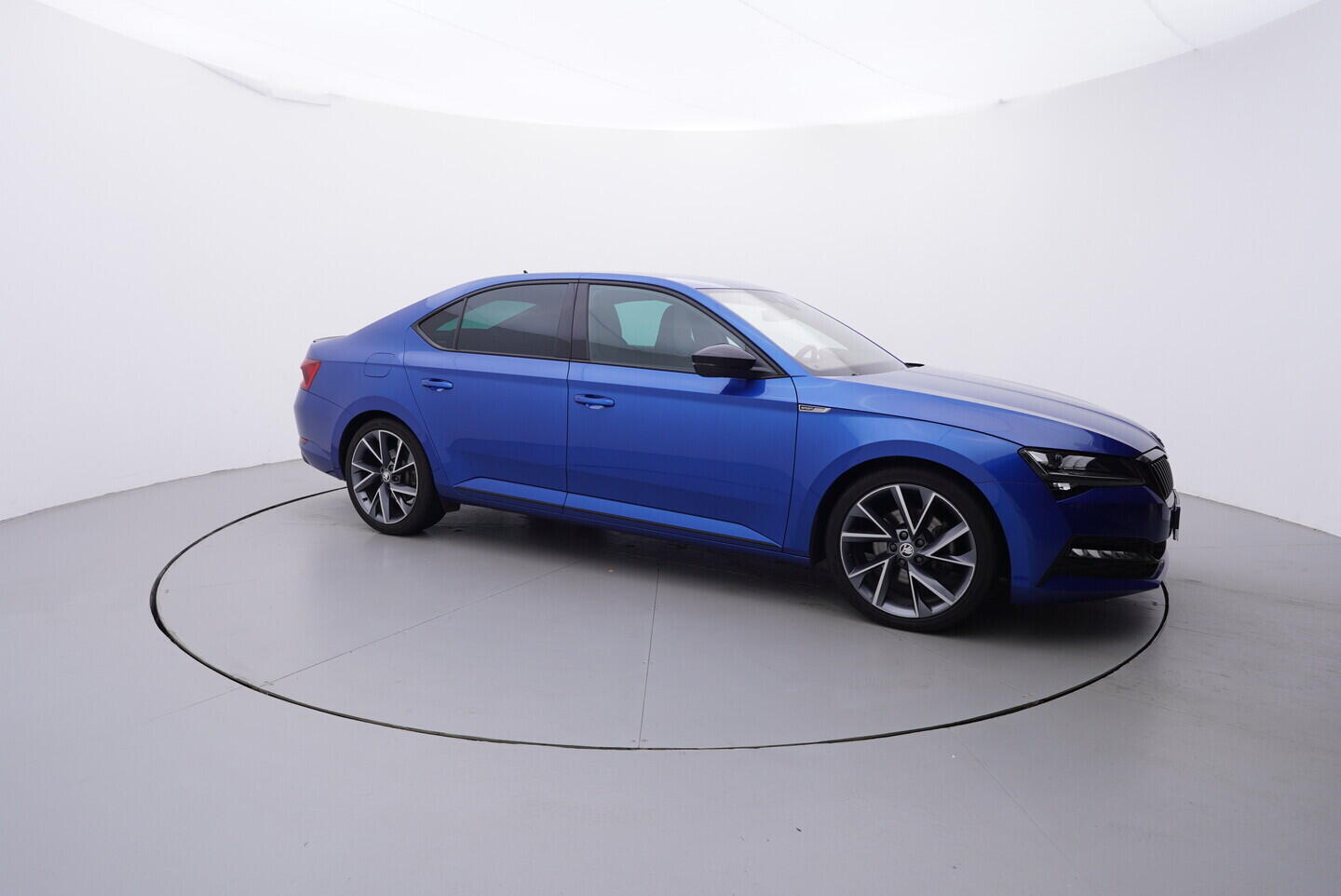 O119V07032_16.webp_SUPERB SportLine 2.0 TSI 140 kW automat, DPH