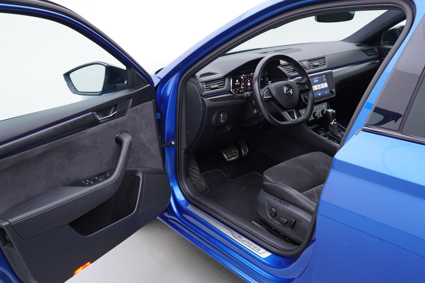 O119V07032_18.webp_SUPERB SportLine 2.0 TSI 140 kW automat, DPH