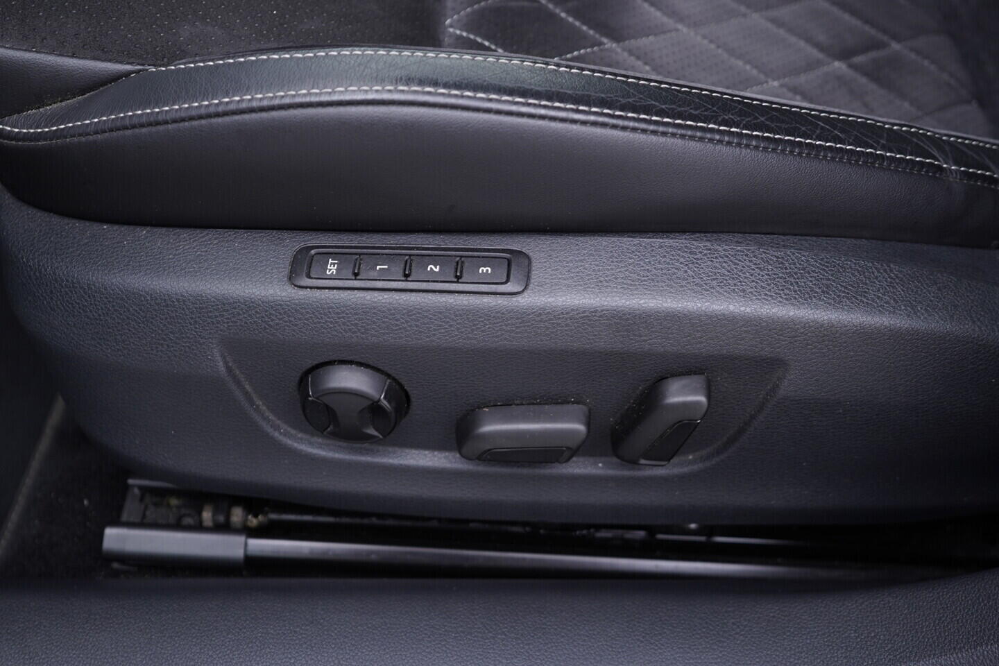 O119V07032_21.webp_SUPERB SportLine 2.0 TSI 140 kW automat, DPH