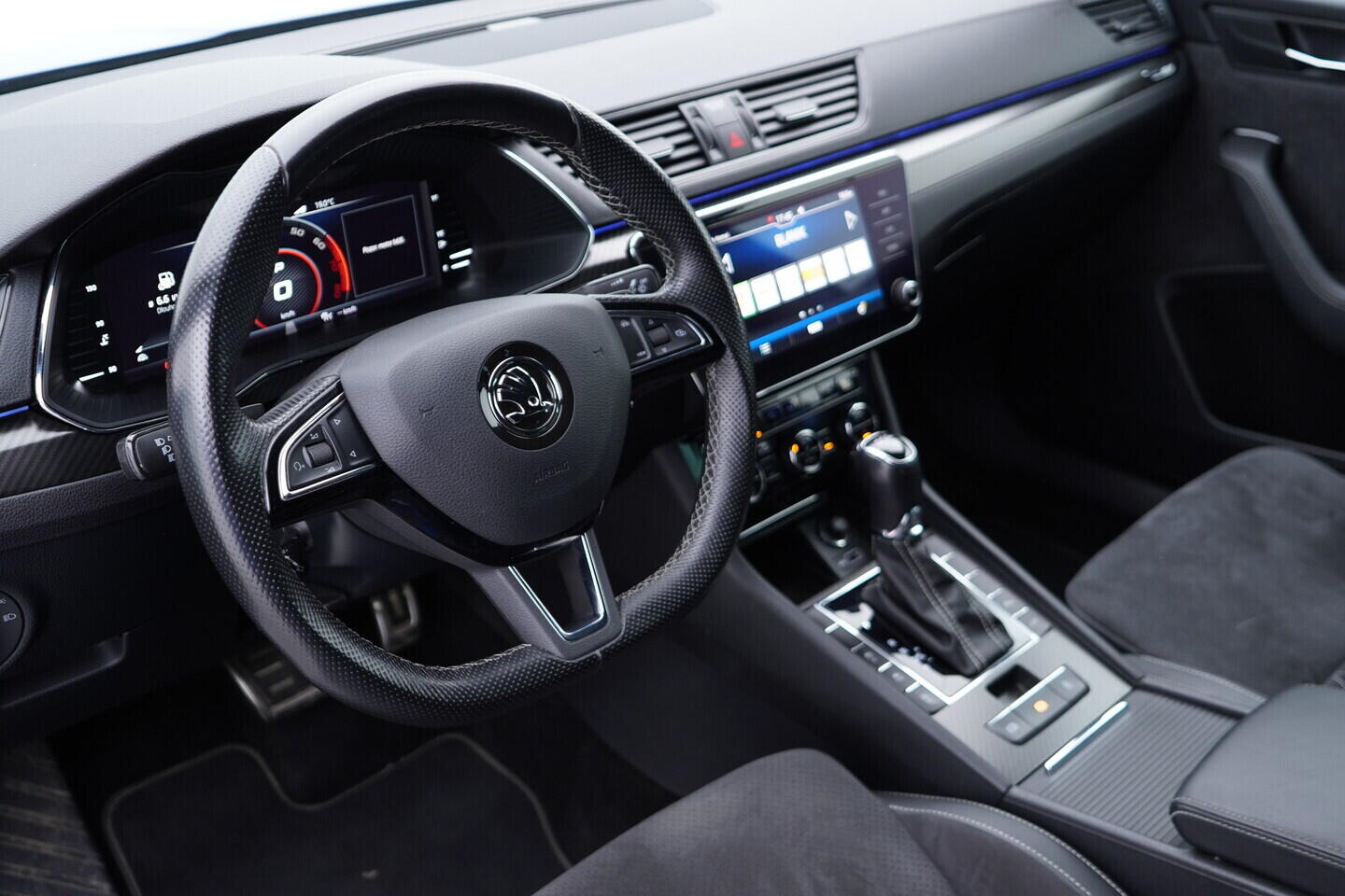 O119V07032_22.webp_SUPERB SportLine 2.0 TSI 140 kW automat, DPH