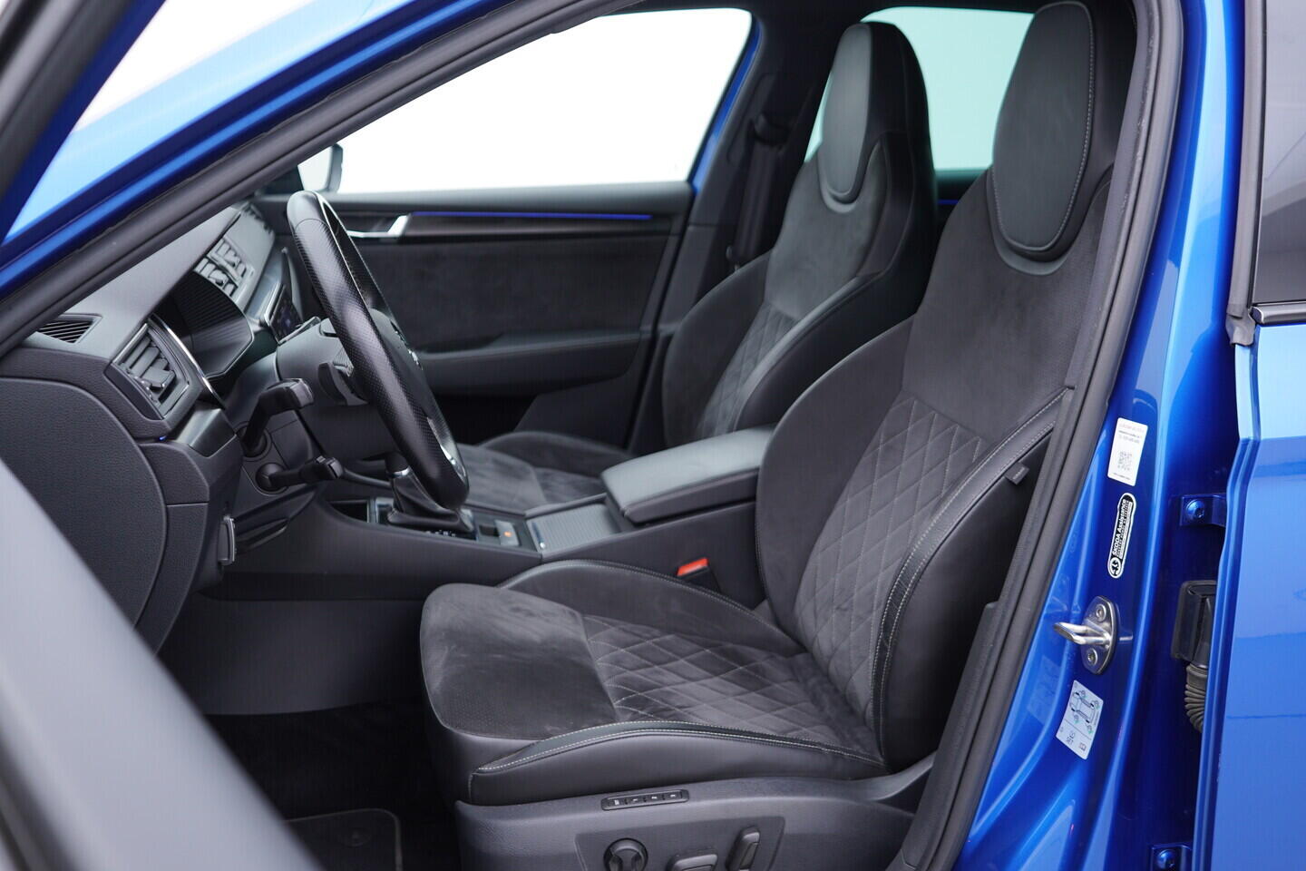 O119V07032_23.webp_SUPERB SportLine 2.0 TSI 140 kW automat, DPH