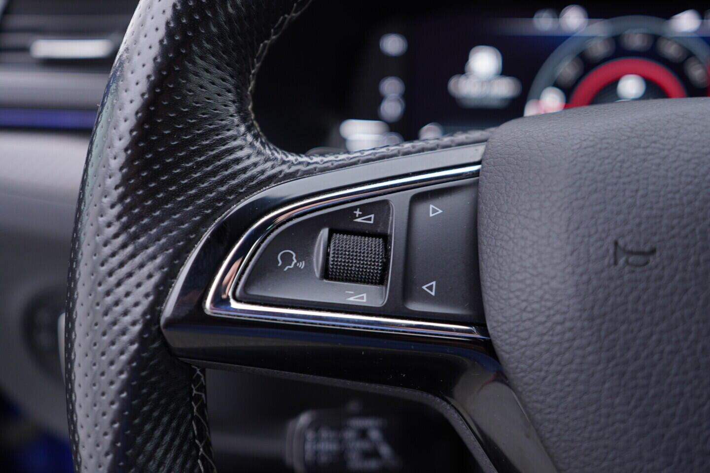 O119V07032_28.webp_SUPERB SportLine 2.0 TSI 140 kW automat, DPH