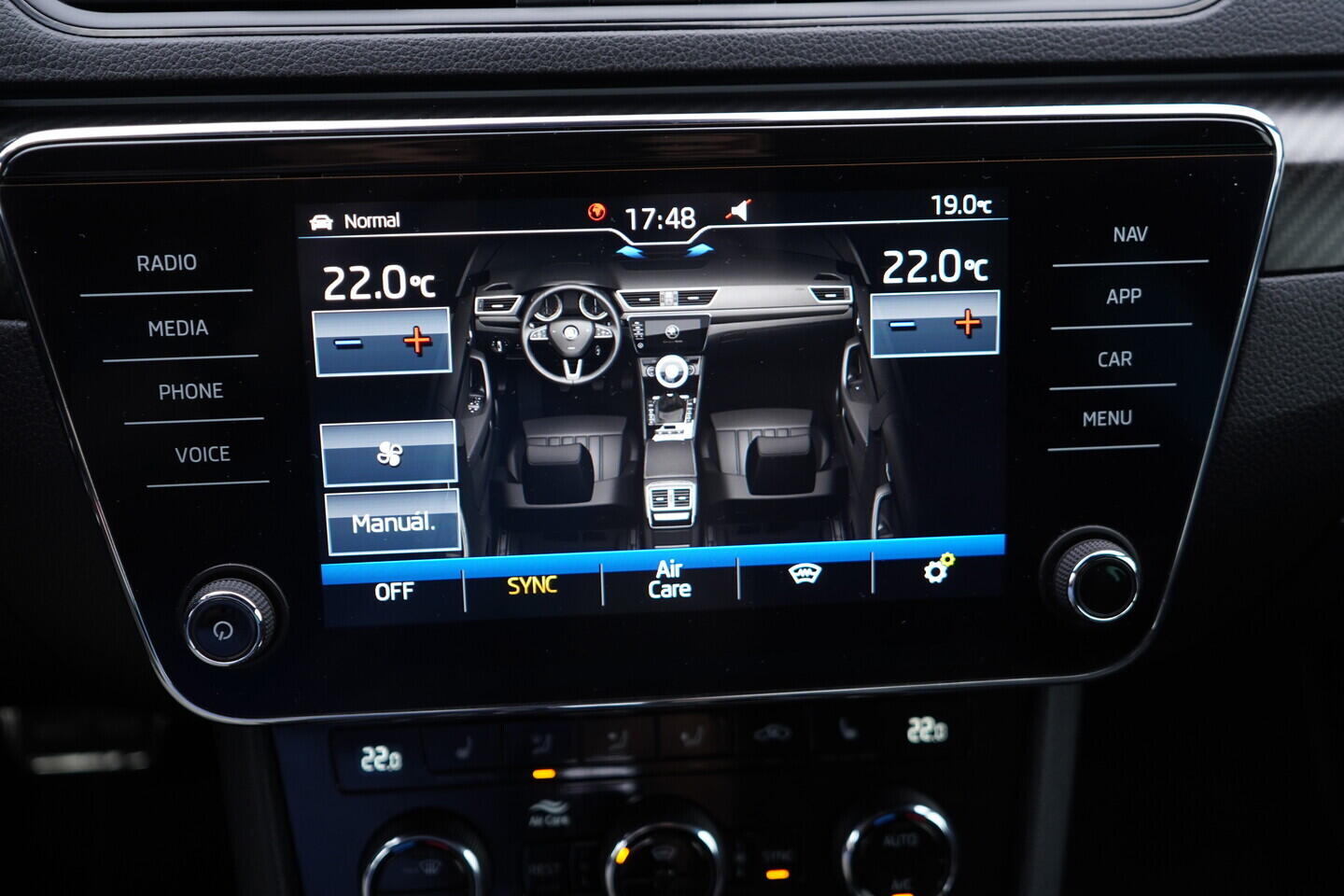 O119V07032_37.webp_SUPERB SportLine 2.0 TSI 140 kW automat, DPH