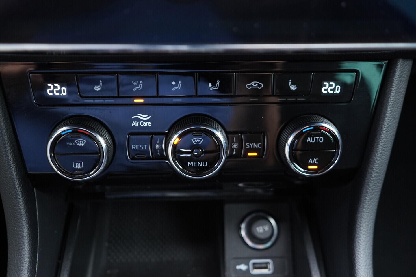 O119V07032_39.webp_SUPERB SportLine 2.0 TSI 140 kW automat, DPH