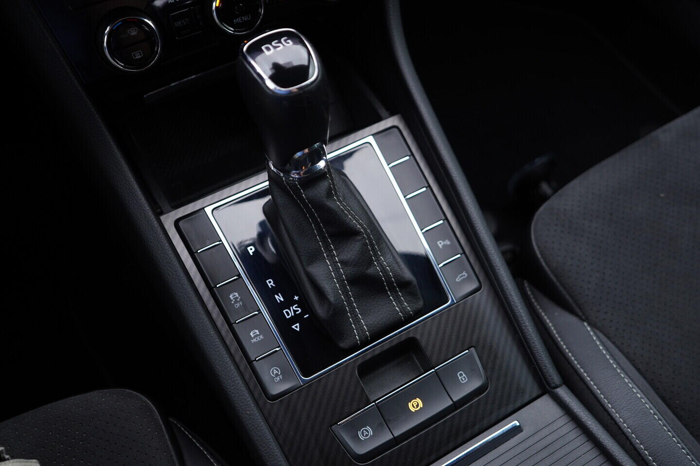 O119V07032_40.webp_SUPERB SportLine 2.0 TSI 140 kW automat, DPH