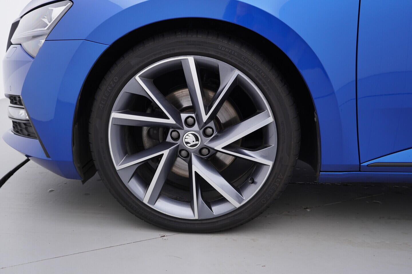 O119V07032_50.webp_SUPERB SportLine 2.0 TSI 140 kW automat, DPH