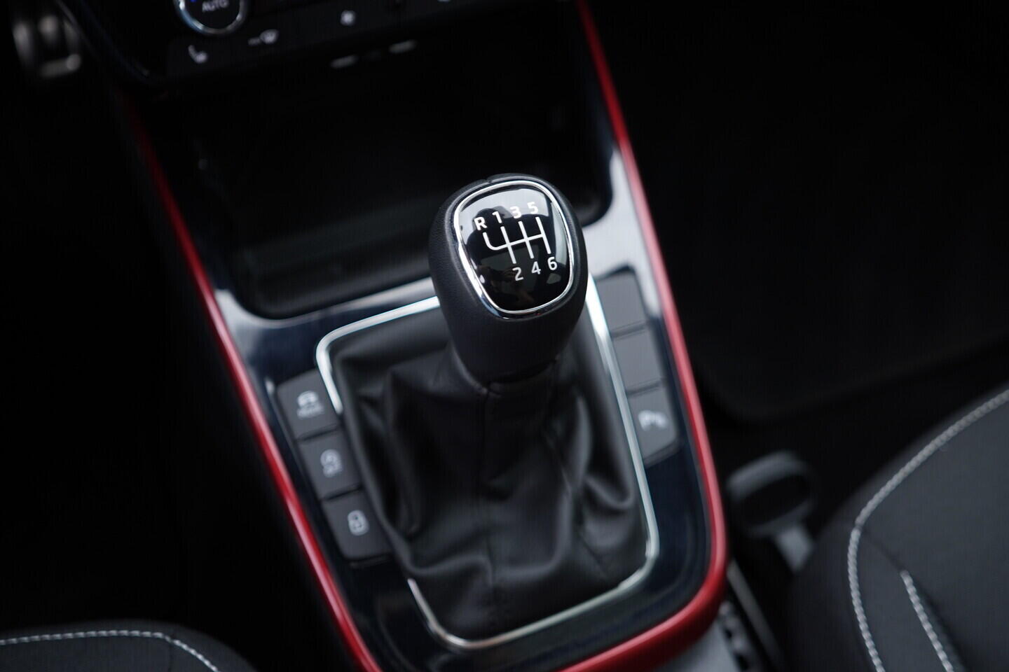 O119V07033_32.webp_FABIA Monte Carlo 1.0 TSI 85 kW manuál, DPH