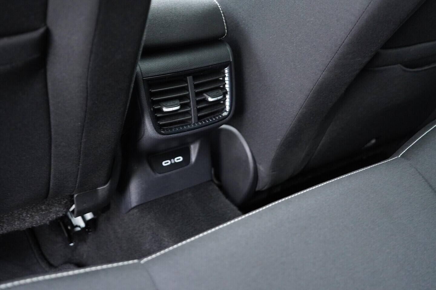 O119V07033_34.webp_FABIA Monte Carlo 1.0 TSI 85 kW manuál, DPH