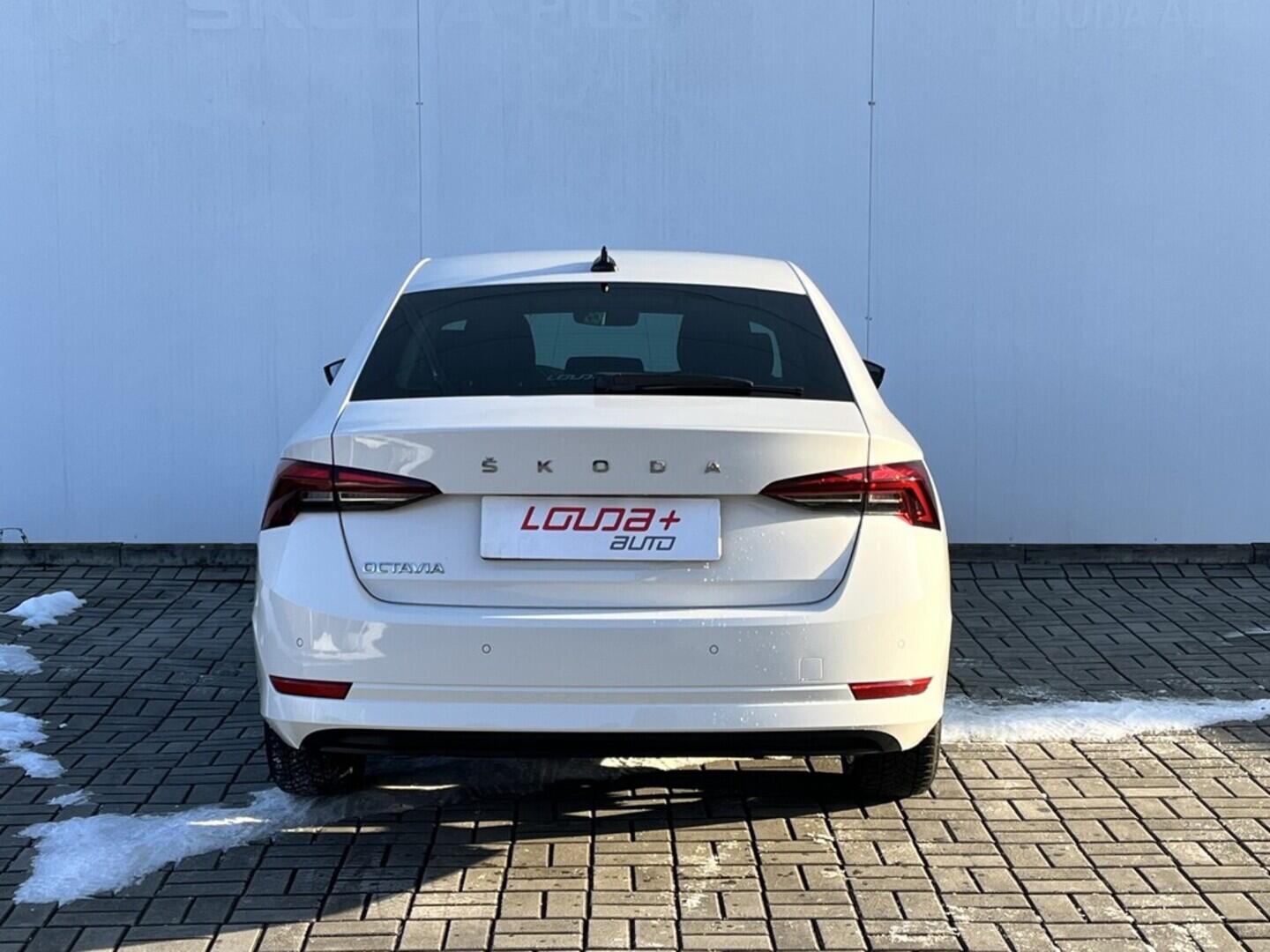 O119V07035_17.webp_OCTAVIA Ambition 2.0 TDI 85 kW manuál, DPH