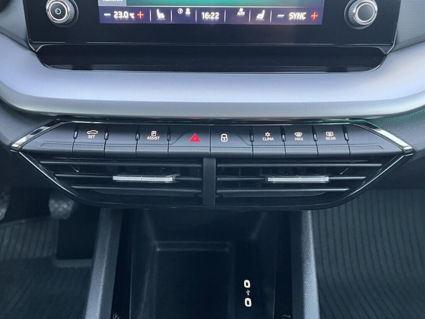 O119V07035_30.webp_OCTAVIA Ambition 2.0 TDI 85 kW manuál, DPH