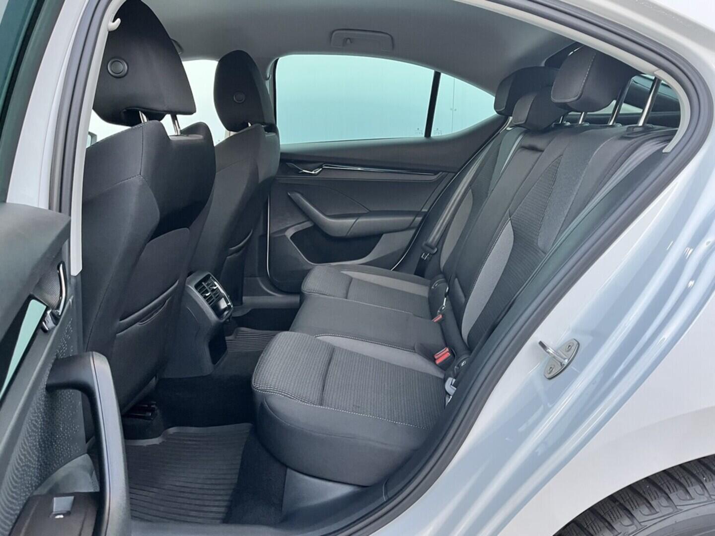 O119V07035_32.webp_OCTAVIA Ambition 2.0 TDI 85 kW manuál, DPH