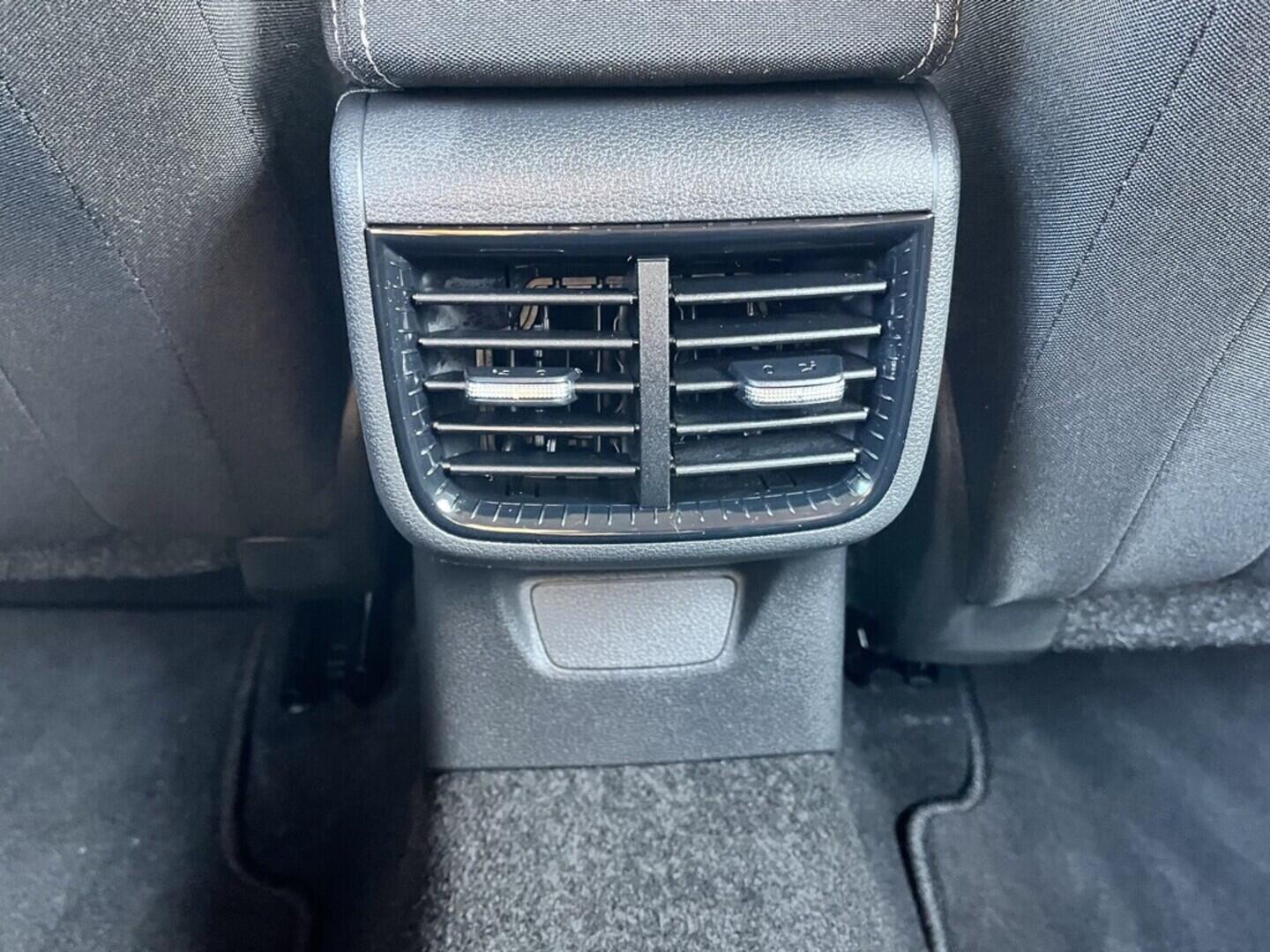 O119V07037_32.webp_FABIA Selection 1.0 MPI 59 kW manuál