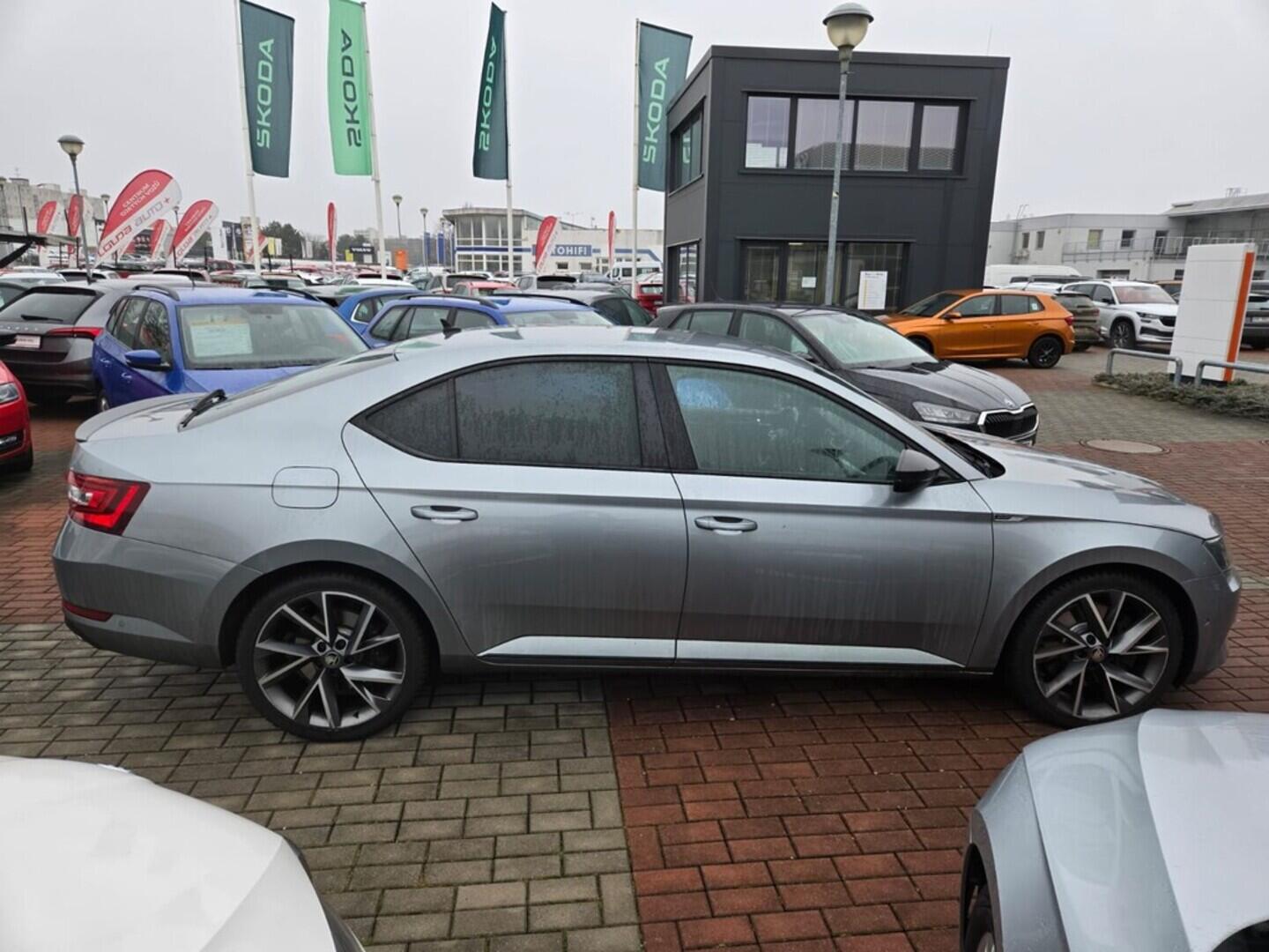 O119V07039_12.webp_SUPERB SportLine 2.0 TSI 206 kW automat