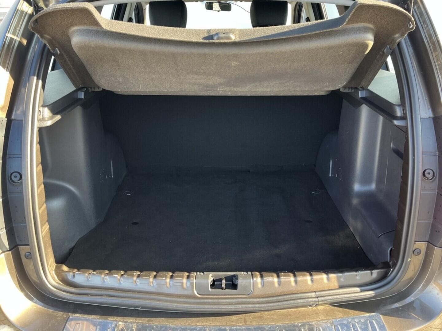 O119V07049_29.webp_DUSTER  1.6 SCe 84 kW manuál